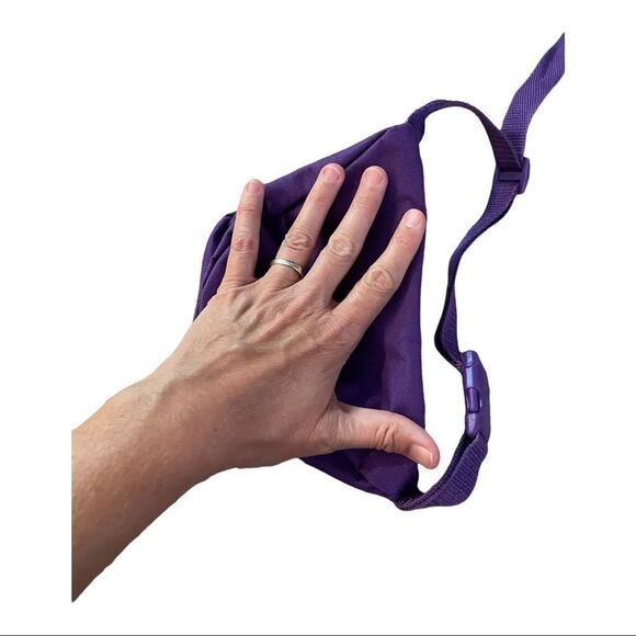 Girls Fanny Pack purple adjustable - Picture 5 of 5